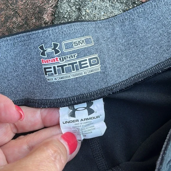 Under Armour Women's Black Bike Shorts size S - Picture 2 of 4